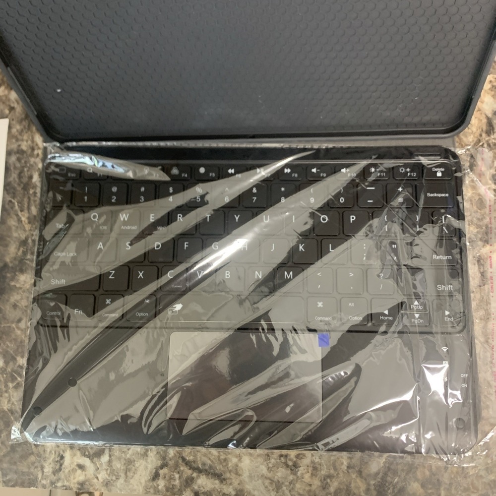 Keyboard Case for iPad Air 5th Gen (2022) / iPad Air 4th Gen Black - Picture 4 of 7